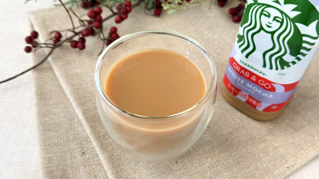 スターバックス_グラスにはいったセブン-イレブン限定「スターバックス® GRAB&GO ホワイトモカ」