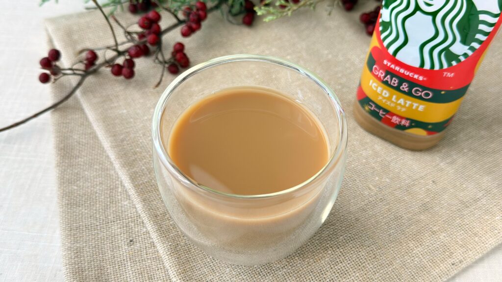 スターバックス_グラスにはいったセブン-イレブン限定「スターバックス® GRAB&GOアイスド ラテ」