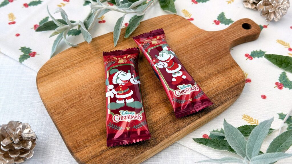 東京ディズニーリゾート_チョコレート風味「チュロススナック 紙箱 ミッキーマウスと仲間たち ディズニー・クリスマス」の個包装