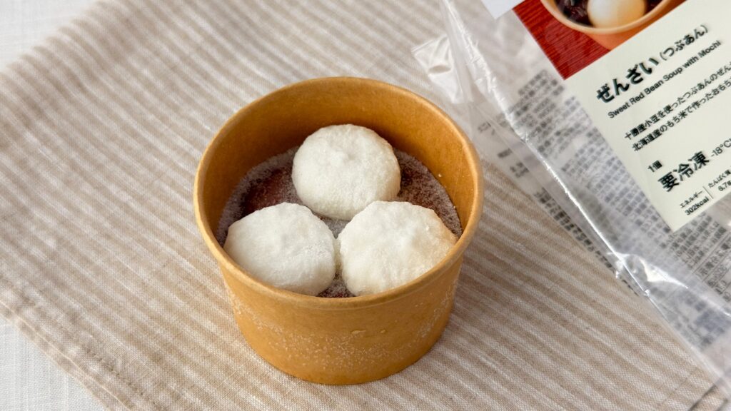 無印良品_パッケージから取り出した凍った「ぜんざい（つぶあん）」