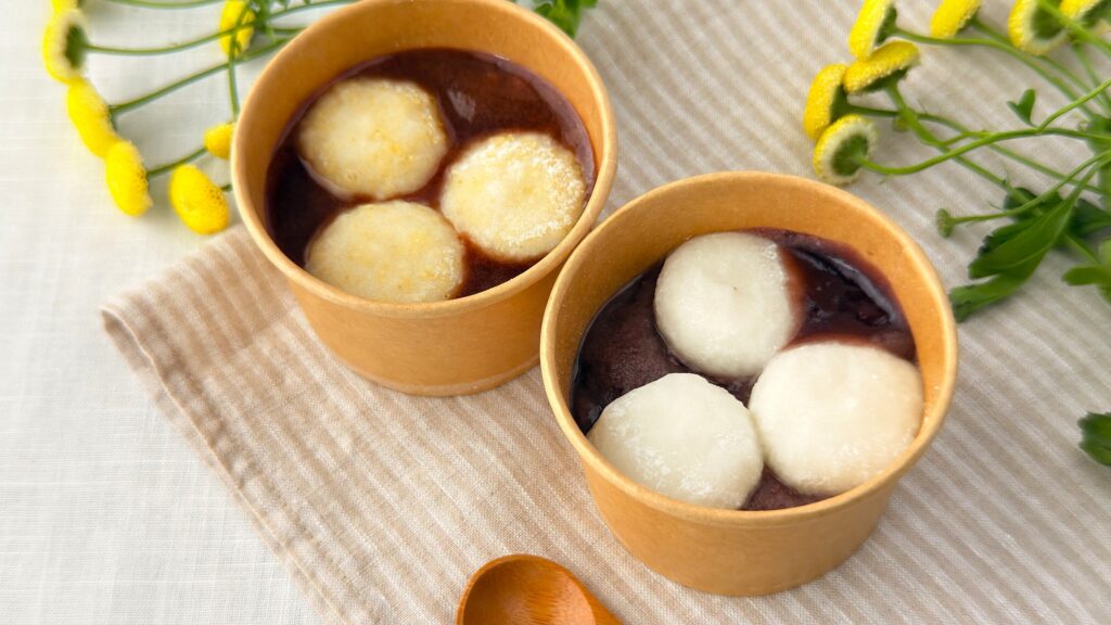 無印良品_温めた「ぜんざい（つぶあん）」と「もちきびぜんざい（こしあん）」が並んでいる様子