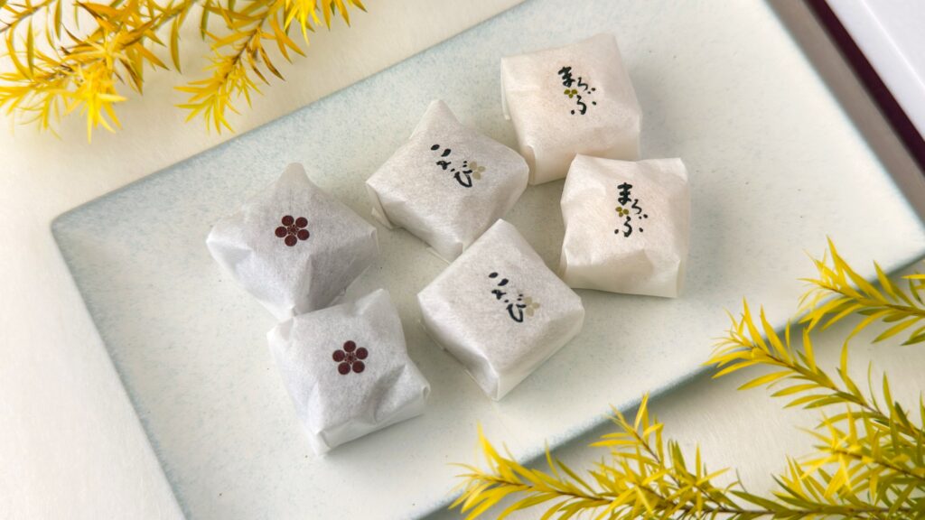 山田屋まんじゅう_白皿にのった「山田屋まんじゅう」「こきび」「まろぶ」