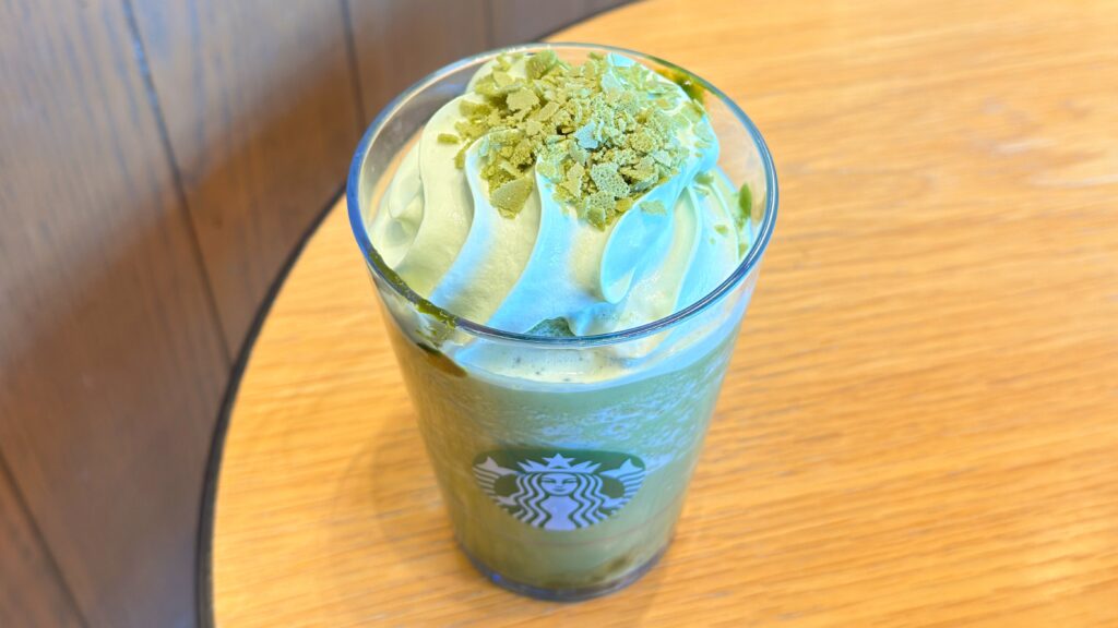 スターバックス_抹茶フィアンティーヌがのった「玉露抹茶 フラペチーノ®」