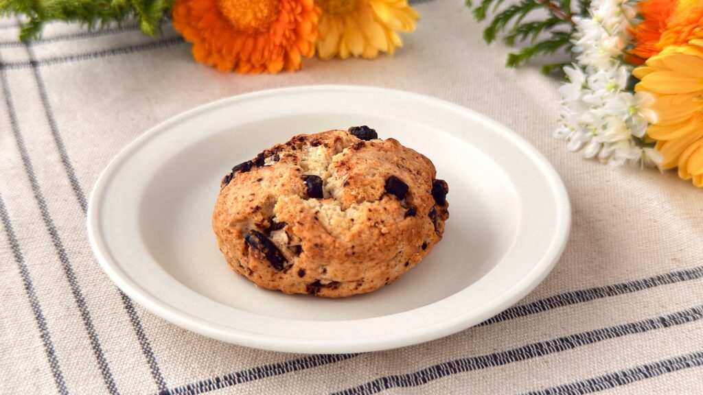 スターバックス_「チョコレートチャンクスコーン」の皿のせ