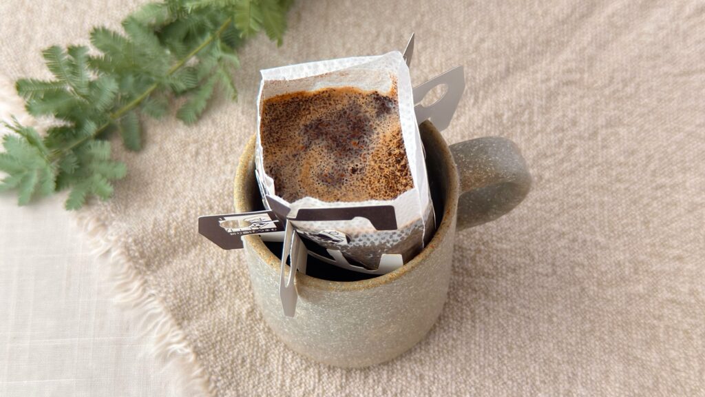 UCC_お湯を注いだ「UCC 珈琲探究 ワンドリップコーヒー モカブレンド」