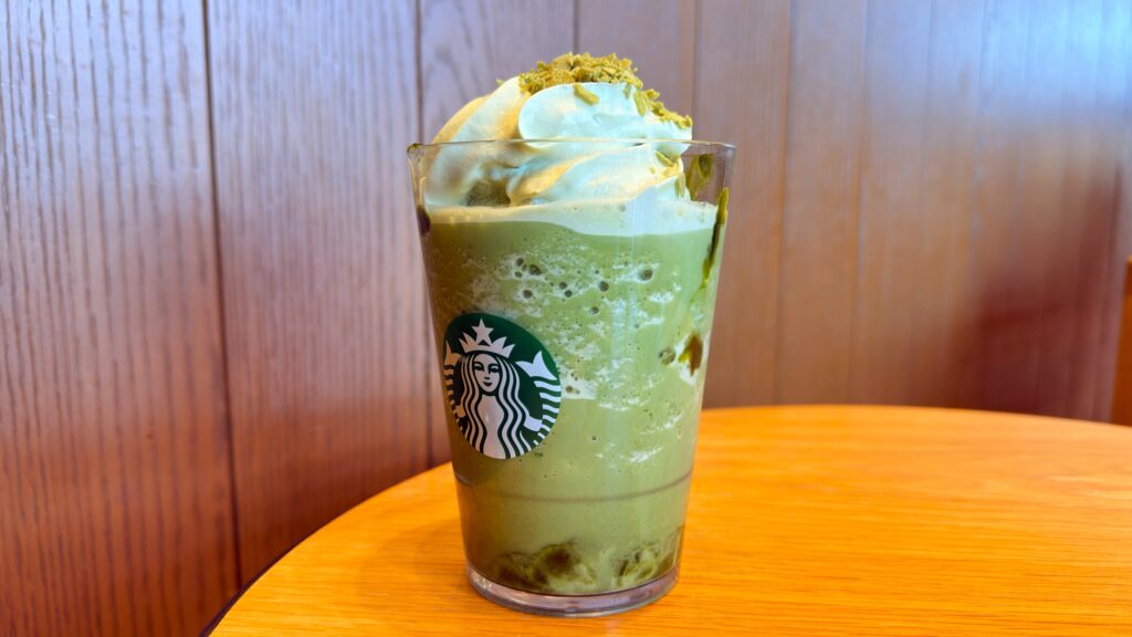 スターバックス_イートイン用グラスにはいった「玉露抹茶 フラペチーノ®」