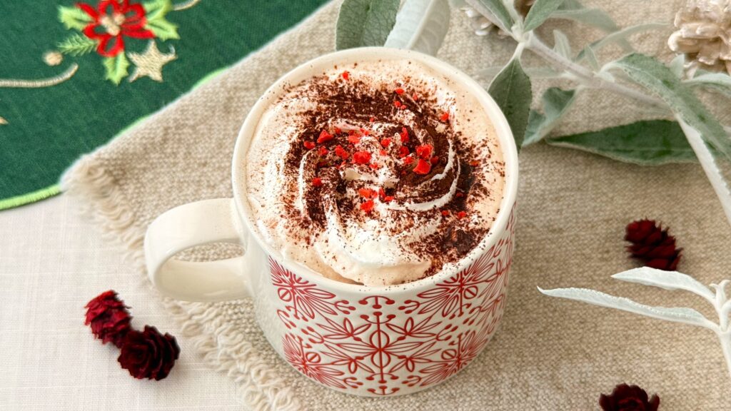 スターバックス® チルドカップ_マグカップにはいった「チョコレート＆ベリーラテ」