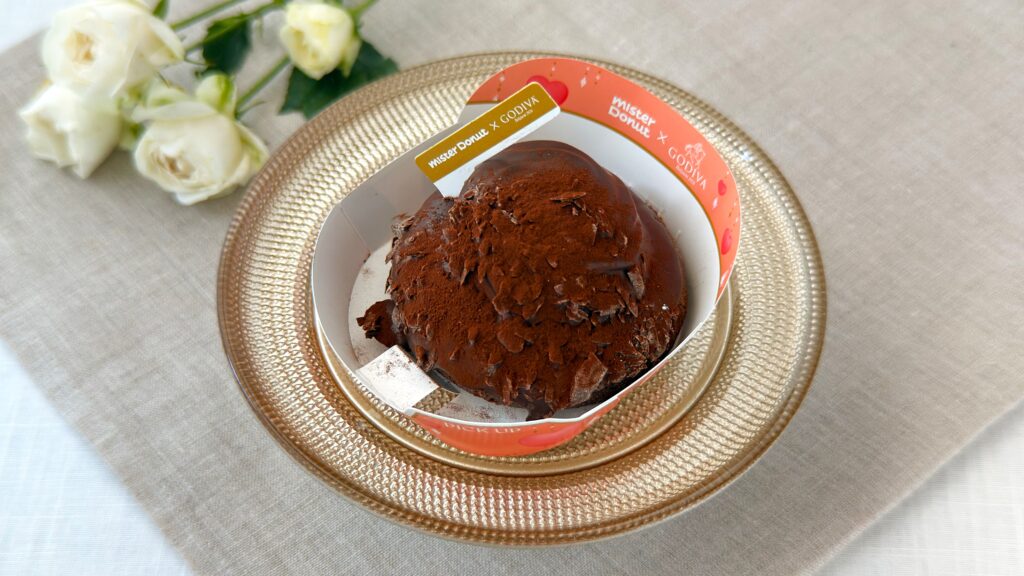 ミスタードーナツ_専用トレーにはいった「トリュフショコラドーナツ ノワール」