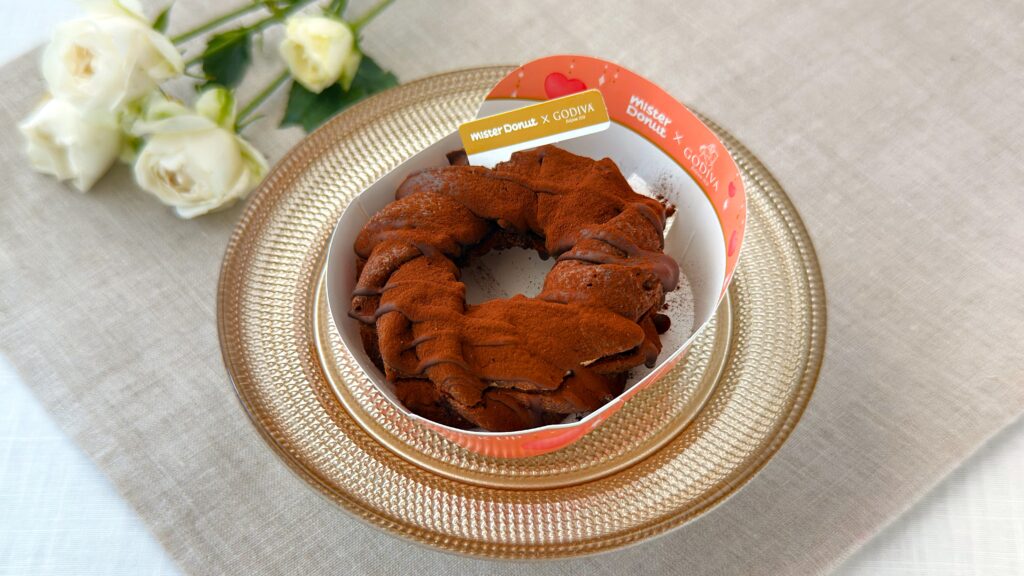 ミスタードーナツ_専用トレーにはいった「生ショコラフレンチ キャラメルプラリネ」