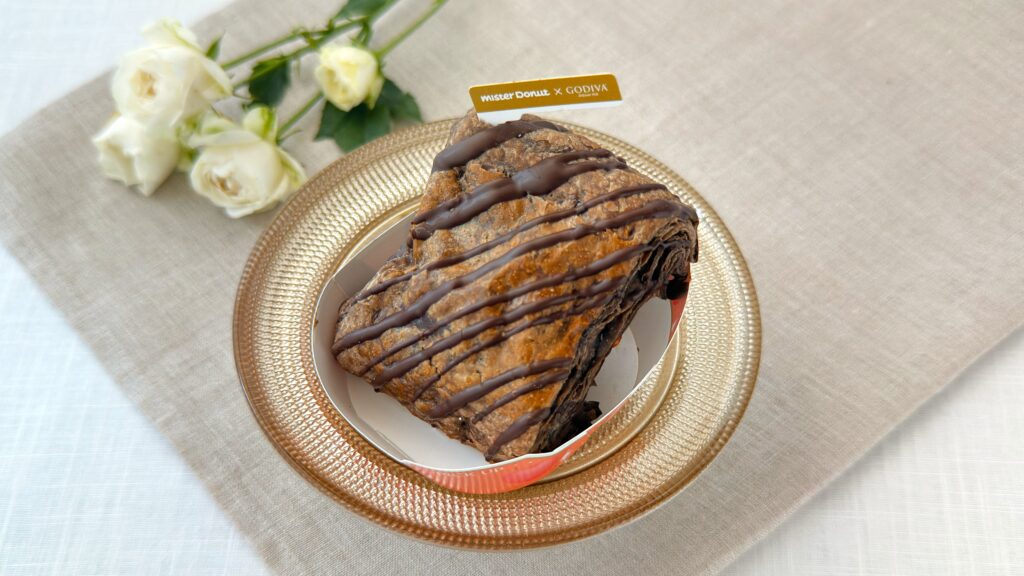 ミスタードーナツ_専用トレーにはいった「ドゥショコラパイ」