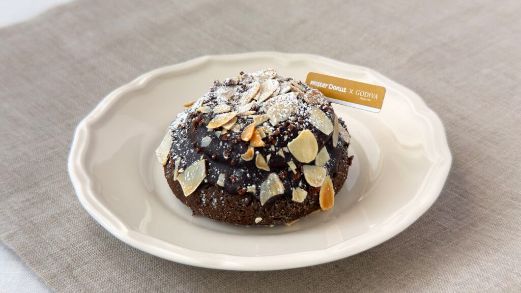 ミスタードーナツ_「トリュフショコラドーナツ プラリネ」の皿のせ