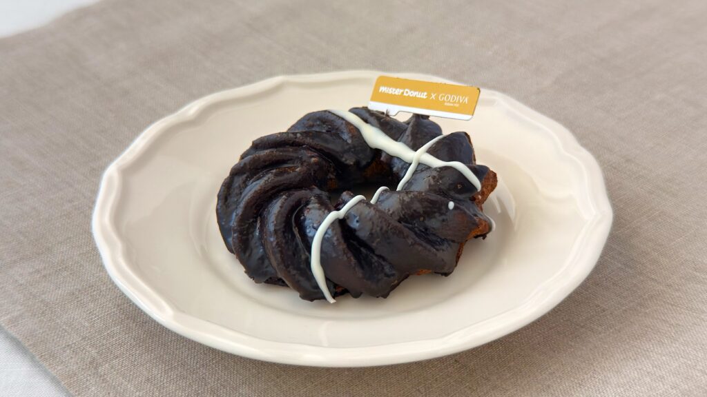 ミスタードーナツ_「生ショコラフレンチ ノワール」の皿のせ