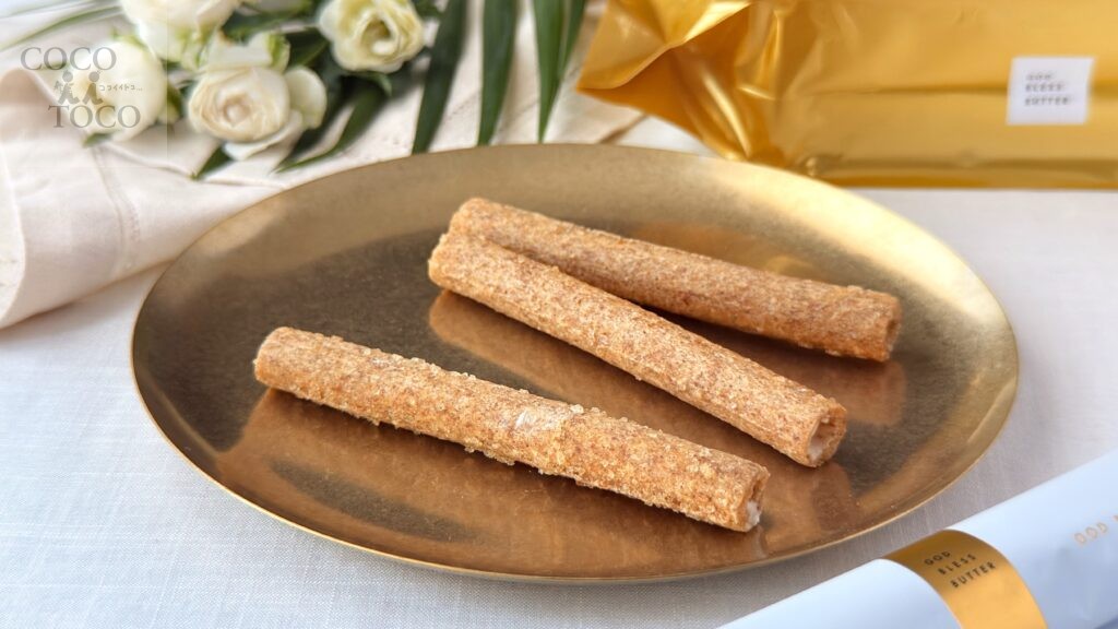 ゴッドブレスバター_「ゴッドブレスバター（ホワイト）」の皿のせとパッケージ