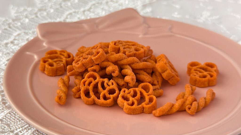 東京ディズニーリゾート__ディズニー・パルパルーザ ミニーのファンダーランド限定ミニーやミッキー型の「パスタスナック」がのった皿盛り