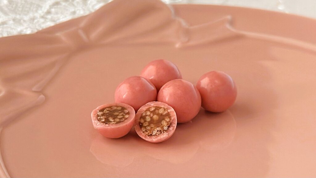 東京ディズニーリゾート__ディズニー・パルパルーザ ミニーのファンダーランド限定「チョコレート（パフ入り）」の断面