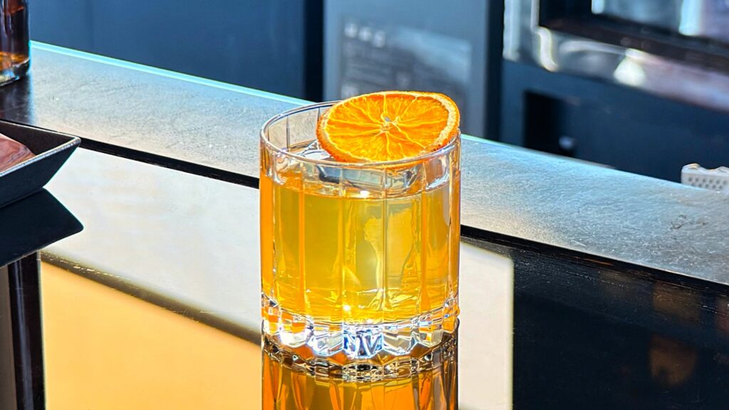 ザ・プリンスギャラリー東京紀尾井町_「Truffevardier Pairing with YOINED（Guatemala）」が置かれている様子