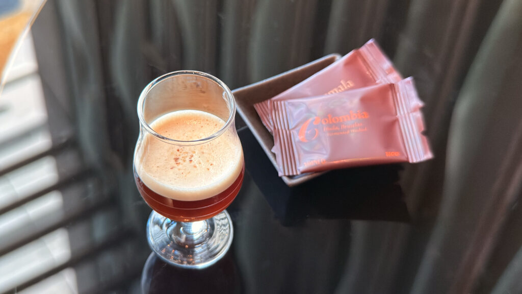 ザ・プリンスギャラリー東京紀尾井町_「Gallery Espresso Martini」がテーブルに並んでいる様子