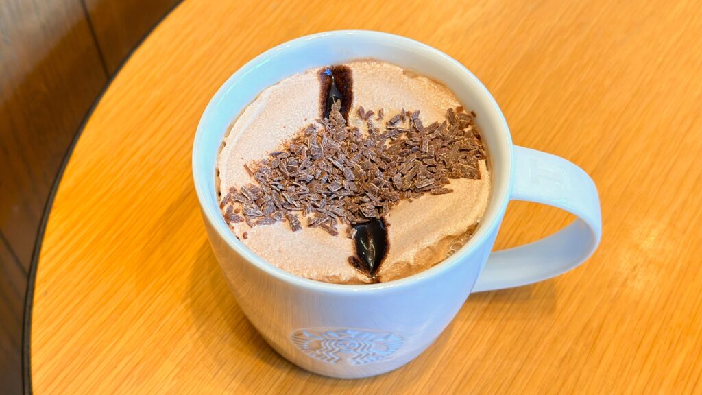 スターバックス_「カカオ ムース ラテ」の表面