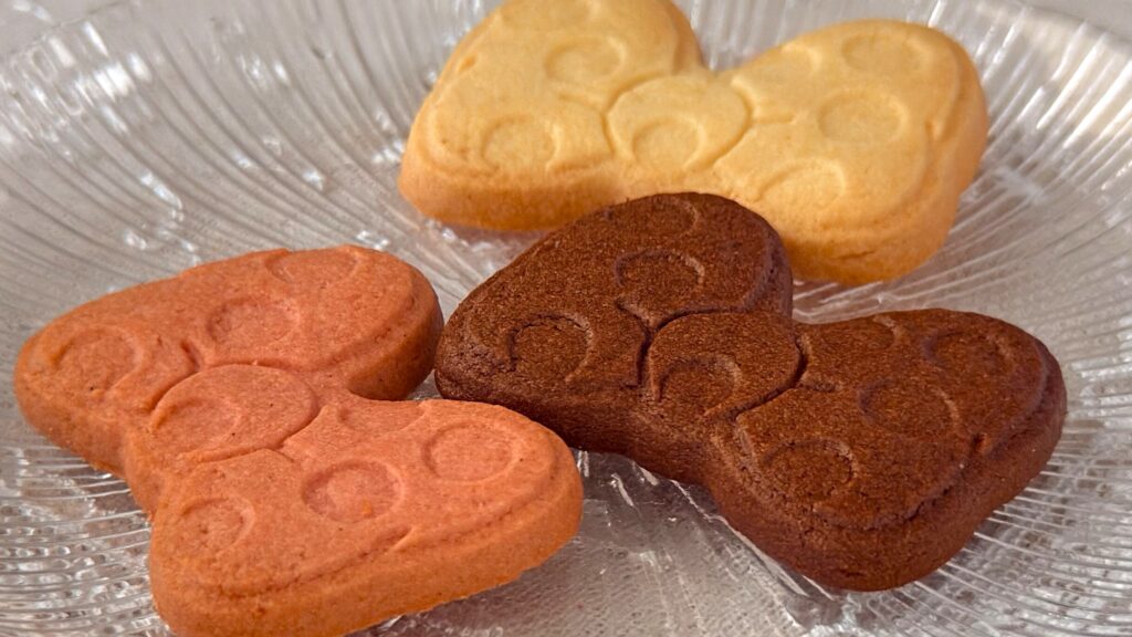 東京ディズニーリゾート_3種類の「クッキー紙箱 ミニー」の皿盛り