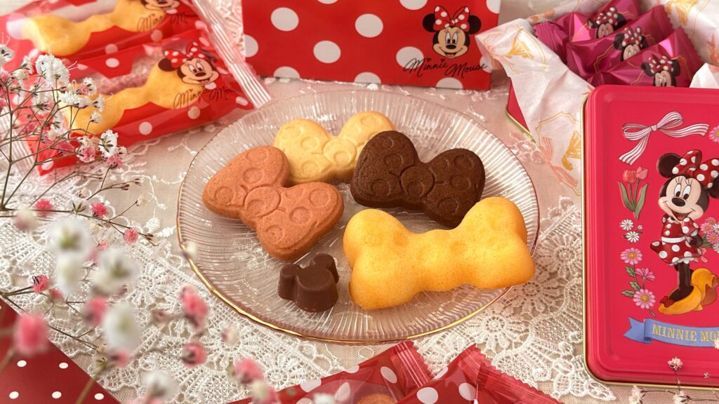 東京ディズニーリゾート_ミニーが描かれたチョコレート缶や菓子箱の皿盛り