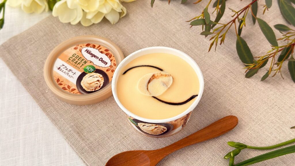 ハーゲンダッツ_「グリーンクラフト アフォガート~薫るエスプレッソ~」やスプーン