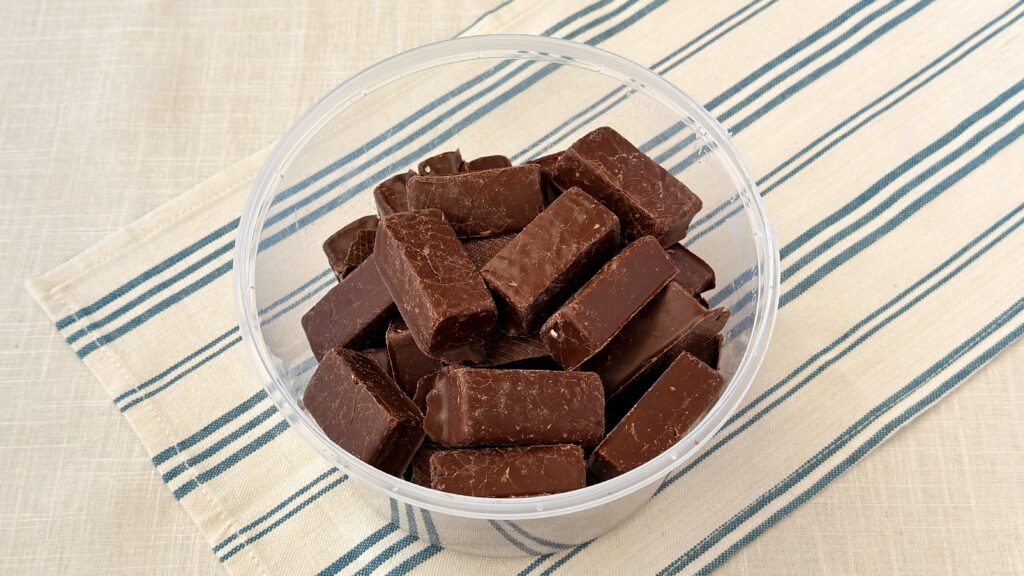 ハリボー_「チャマローズソフトキス（チョコマシュマロ）400g」のパッケージあけ