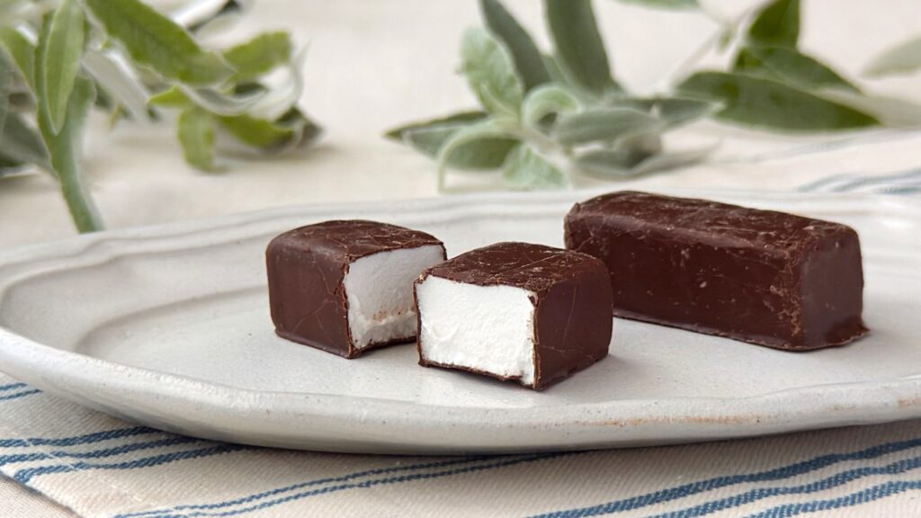 ハリボー_「チャマローズソフトキス（チョコマシュマロ）400g」の断面