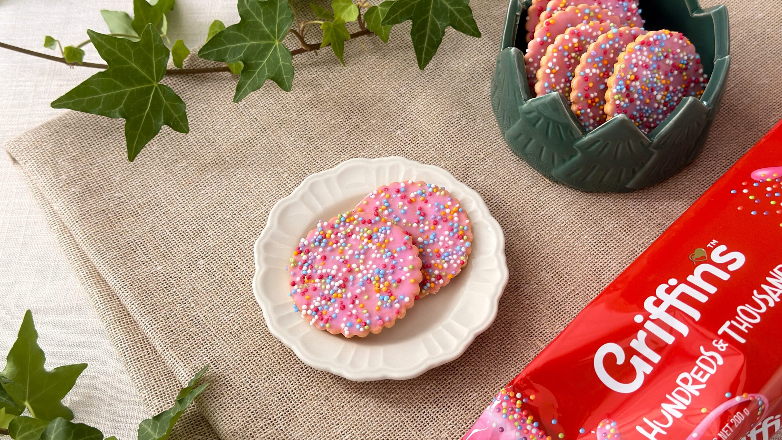 グリフィンズ_「ハンドレッド アンド サウザンズ 200g」の皿のせとパッケージ