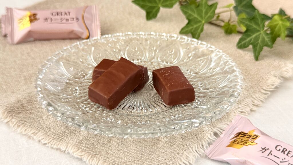 有楽製菓_「ブラックサンダーGREATガトーショコラ」の皿のせ