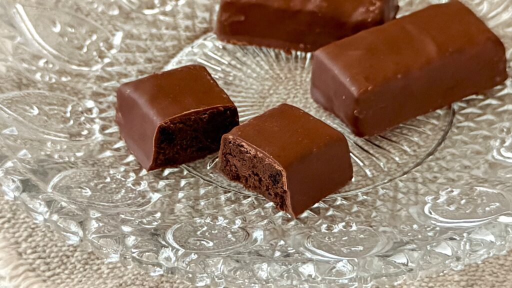 有楽製菓_「ブラックサンダーGREATガトーショコラ」の断面