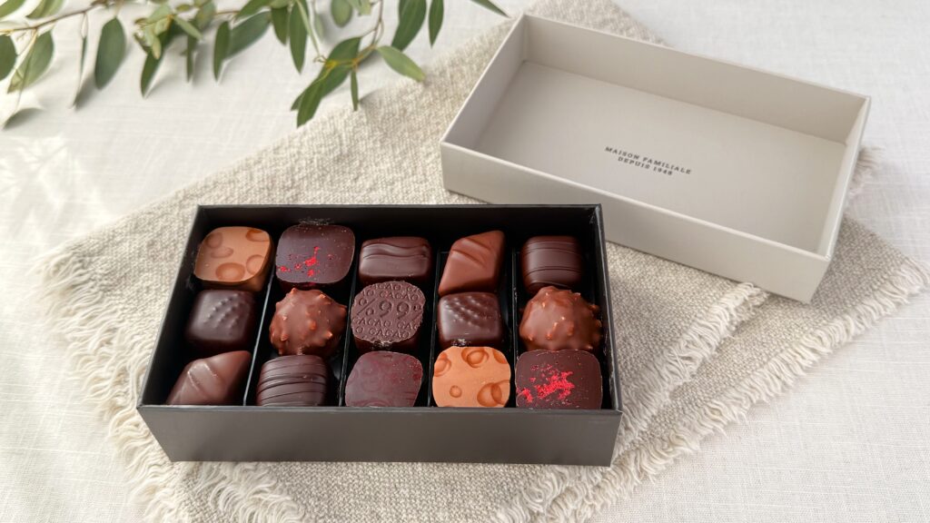 クルイゼル_「コフレ・ル・ショコラ No.15」のパッケージ開け