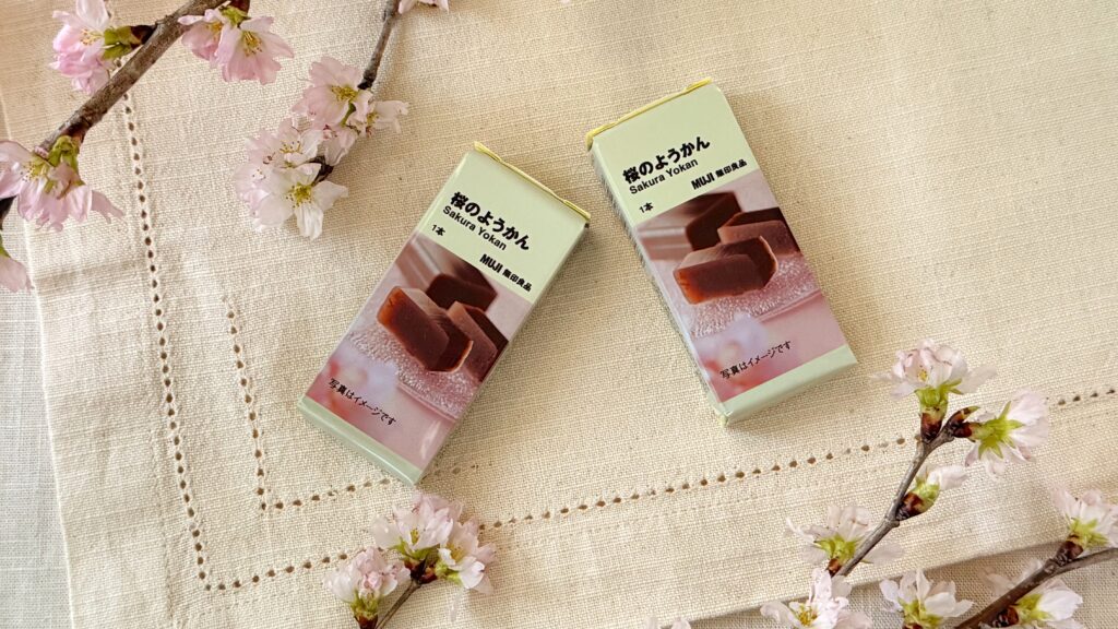 無印良品_「桜のようかん」のパッケージが並んでいる様子