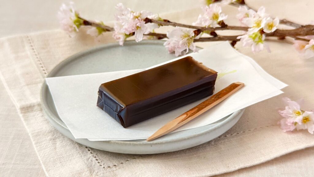 無印良品_パッケージから取り出した「桜のようかん」の中身