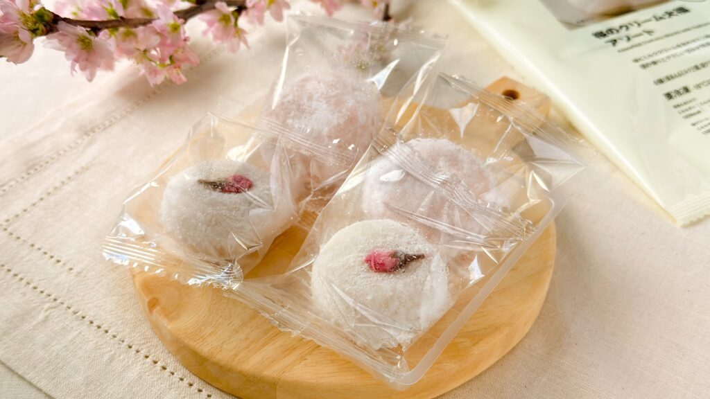 無印良品_冷凍状態の「桜のクリーム大福アソート」