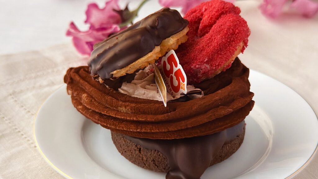 ミスタードーナツ_プラリネホイップやガナッシュクリームがついた「トリオハート ショコラ＆プラリネ」