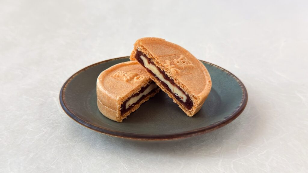 栄泉堂_「バター最中6個入り」の断面