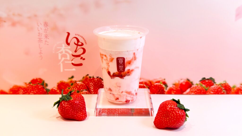 ゴンチャ_ディスプレイされた「いちご杏仁  ジェラッティー 」