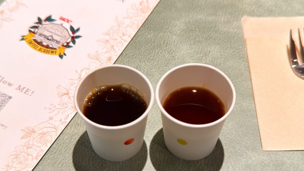 UCC_アカデミーサロンで提供される2種類のコーヒーがカップに入っている様子