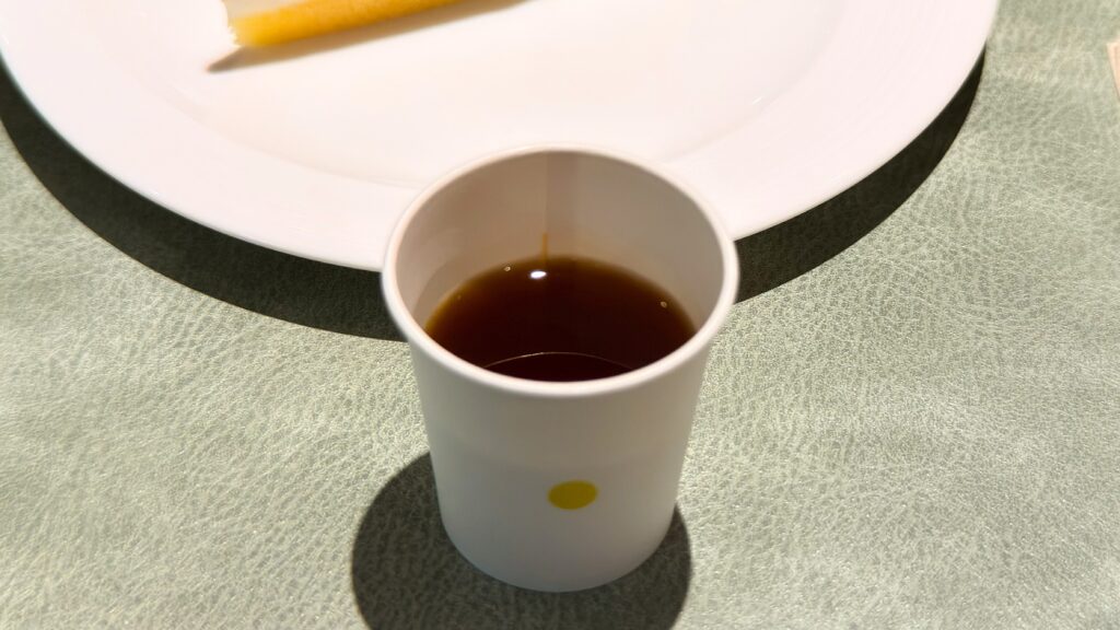 UCC_カップに注がれた「ホンジュラス エルプエンテ ゲイシャ ウォッシュド」