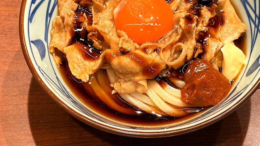 丸亀製麺_「こく旨豚玉ぶっかけうどん」のスープ