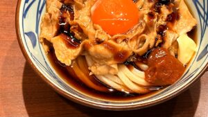 丸亀製麺_「こく旨豚玉ぶっかけうどん」のスープ