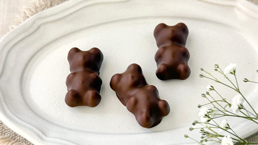 クルイゼル_「ギモーヴベア」ミルクチョコレートの皿盛り