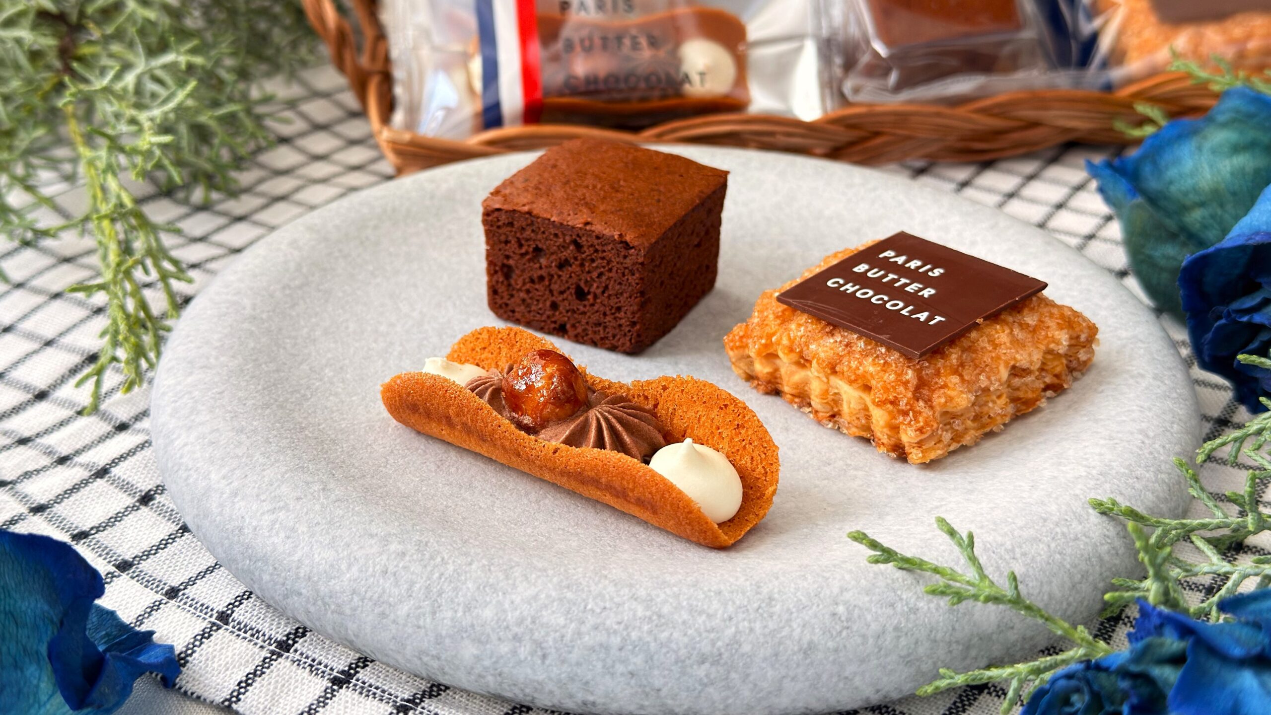 パリバターショコラ_「マイショコラ」や「ショコラパイ」、「パリバターショコラ」がワンプレートにのっている様子
