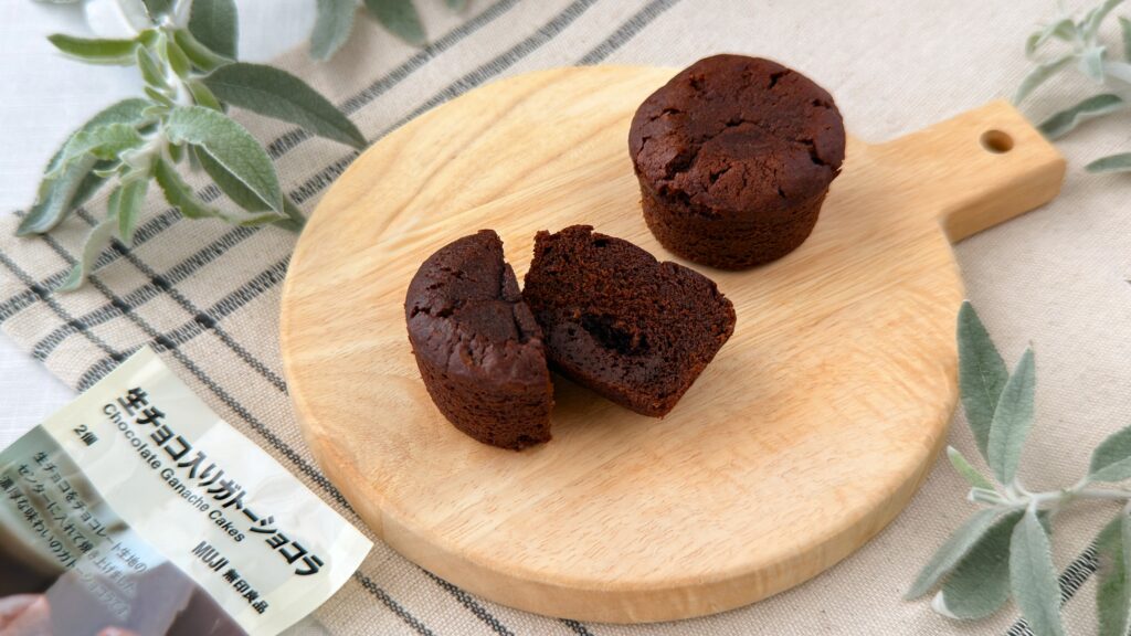 無印良品_「生チョコ入りガトーショコラ」の皿盛り