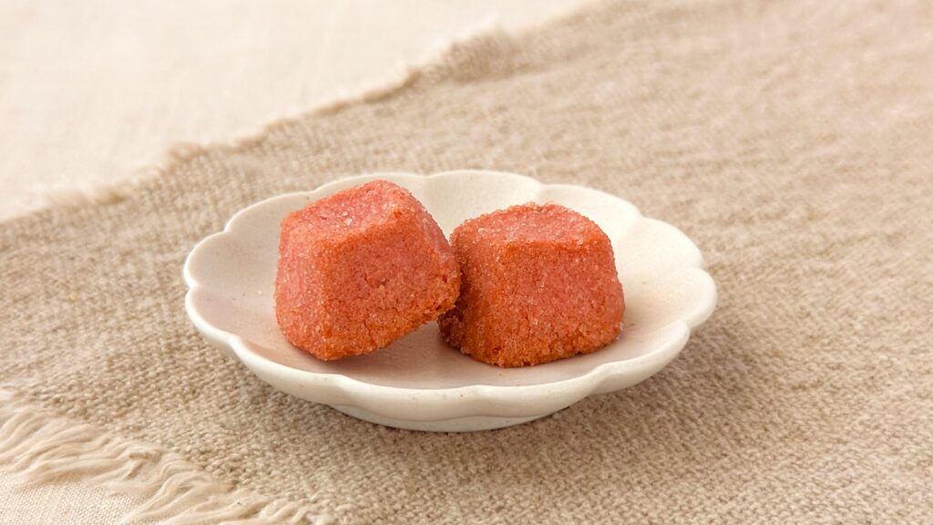 スターバックス_「桜の4種クッキーアソート」のキューブクッキー・いちご桜皿のせ