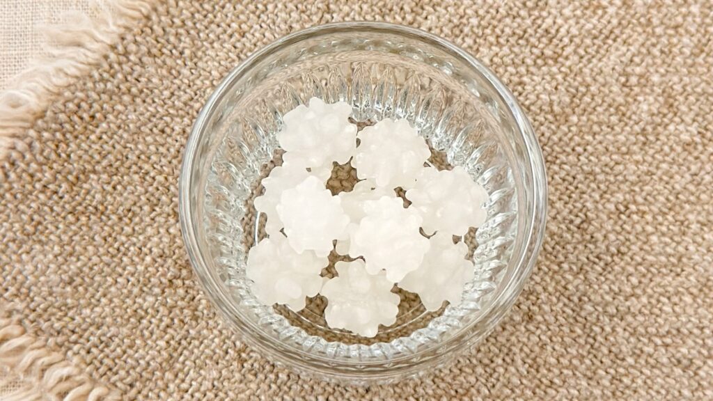 スターバックス_「桜の4種クッキーアソート」のこんぺいとう皿のせ