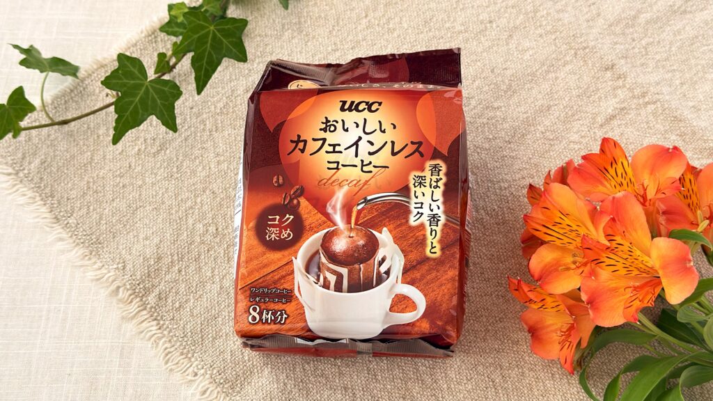 UCC_「おいしいカフェインレスコーヒーワンドリップコーヒー コク深め」のパッケージ