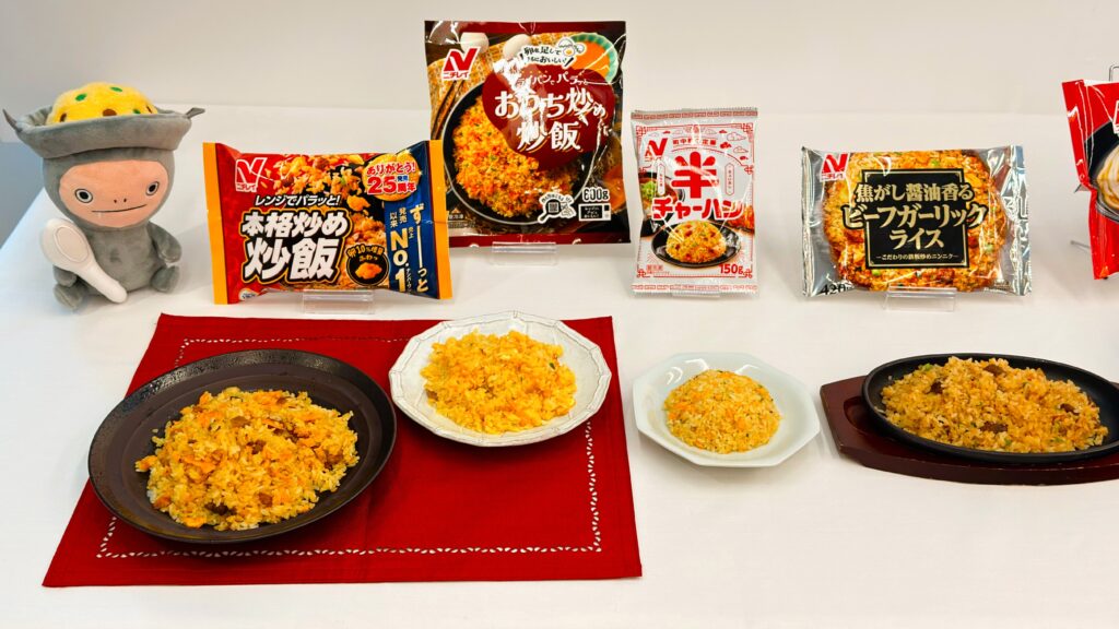 ニチレイ_「おうち炒め炒飯」や「本格炒め炒飯」「焦がし醤油香るビーフガーリックライス」の皿盛りとパッケージ
