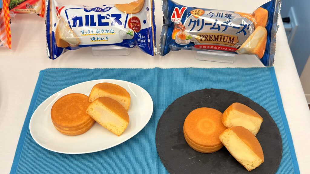 ニチレイ_「今川焼カルピス®」と「今川焼（クリームチーズ プレミアム）」の皿盛りとパッケージ