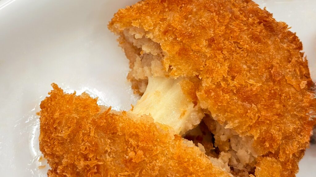 ニチレイ_「チーズメンチかつ」の断面